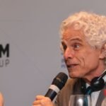 Terapeutas de IA podem ser melhor do que nada, diz psicólogo Steven Pinker