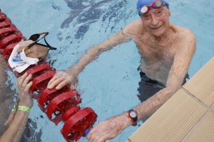 Brasileiro bate recorde mundial de natação aos 99 anos; conheça Anton Karl Biedermann