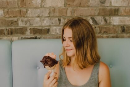 Doce após o almoço ou no fim da tarde? Especialistas tiram dúvidas sobre consumo de açúcar