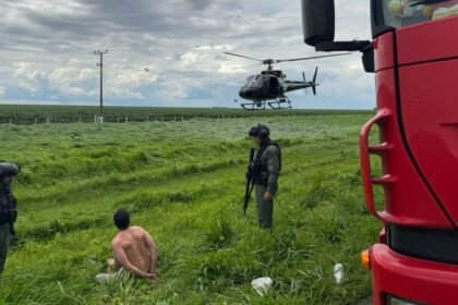 Momento da prisão de homem suspeito de planejar um ataque a Brasília — Foto: Divulgação/PCDF