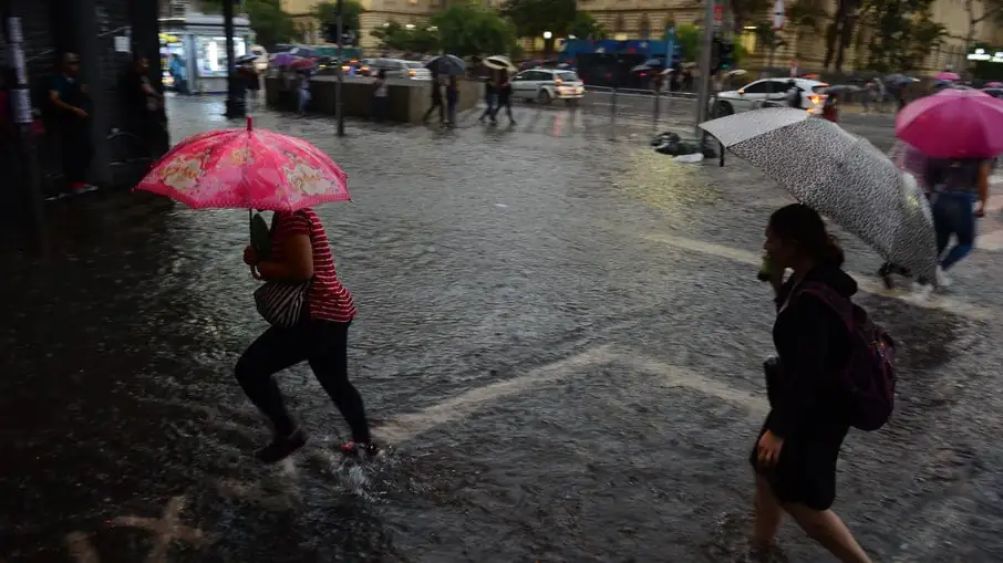 Fortes chuvas com alagamento em São Paulo