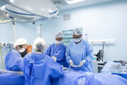 Hospital das Clínicas faz 1º transplante de útero bem-sucedido entre pacientes vivas na AL